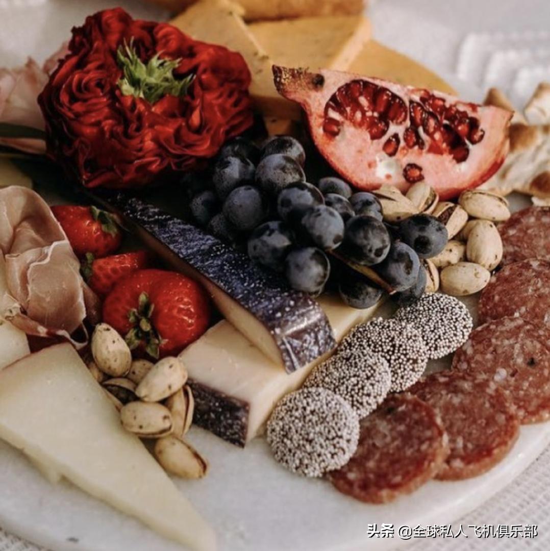 爱飞嘉包机|价值五十万的私人飞机上餐食都是吃点啥？