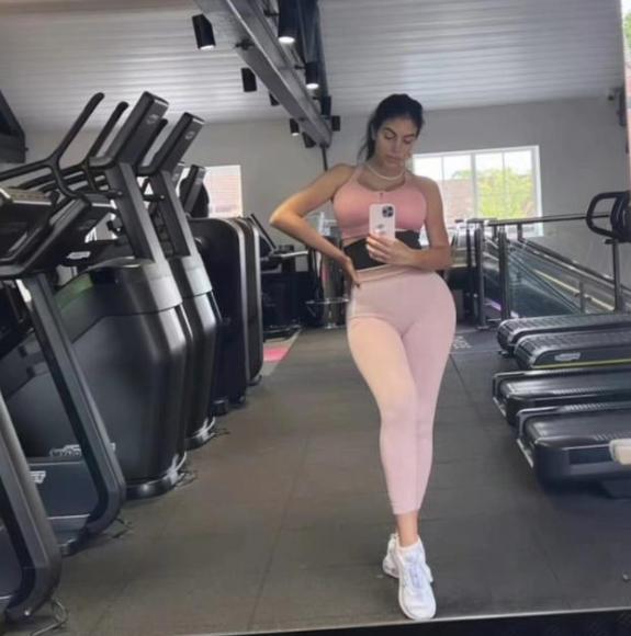 乔治娜晒照庆祝c罗生日,自律c罗范志毅