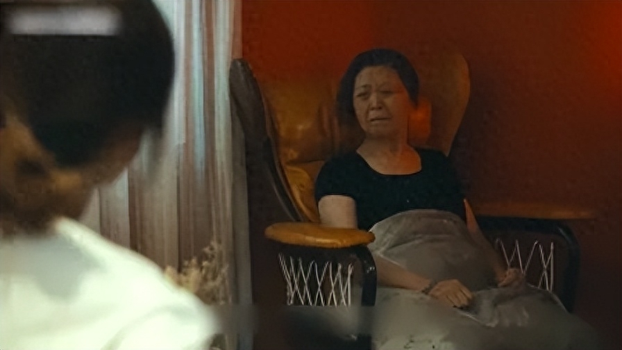 丈夫把情人安排进家里当保姆,老公把情人请回家当保姆