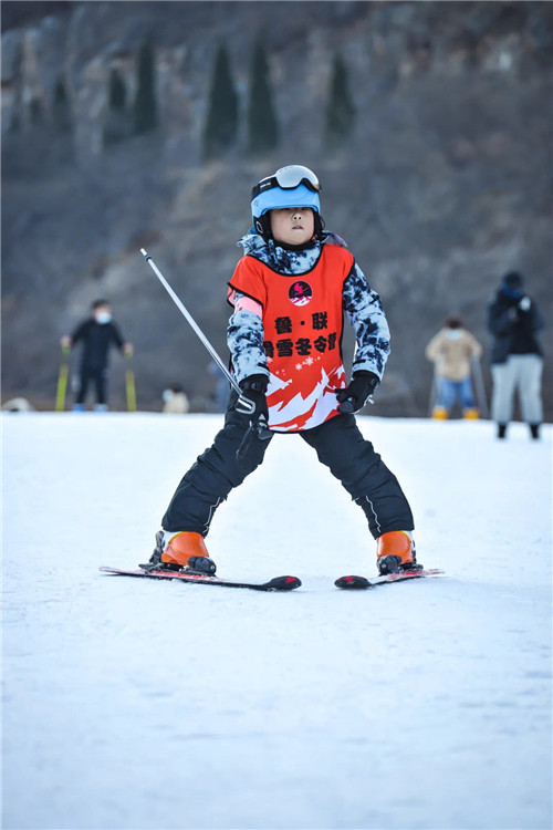 看开幕式、做手抄报、体验滑雪……*安泰**学生寒假“云迎”冬奥盛会