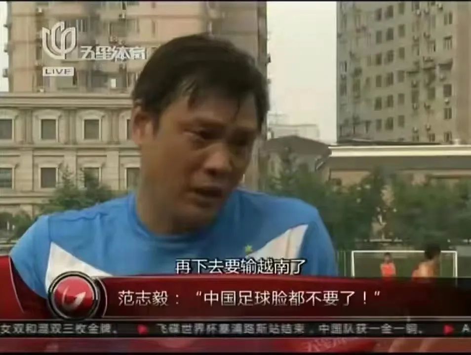 国足下飞机照片,国足下大巴视频