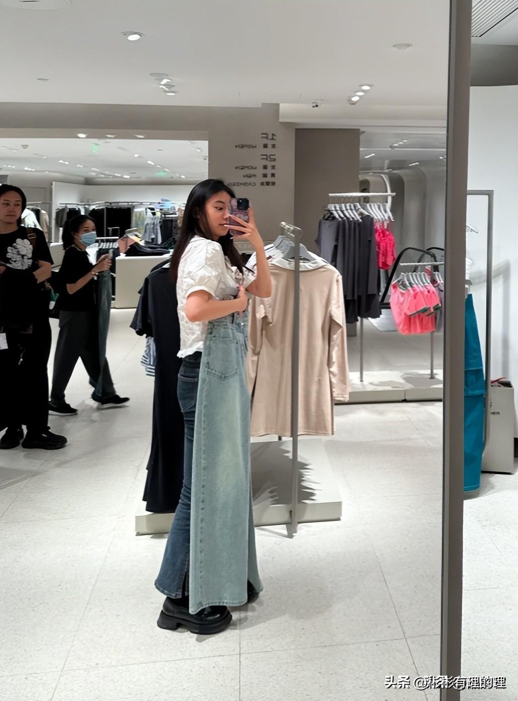 狂揽50亿！月薪2万不配穿UR？网友：穷人买不起，中产看不上