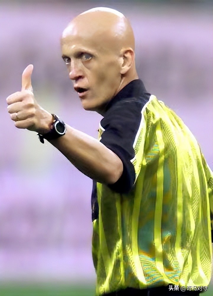 光头裁判科里纳经典视频,卡塔尔世界杯光头裁判