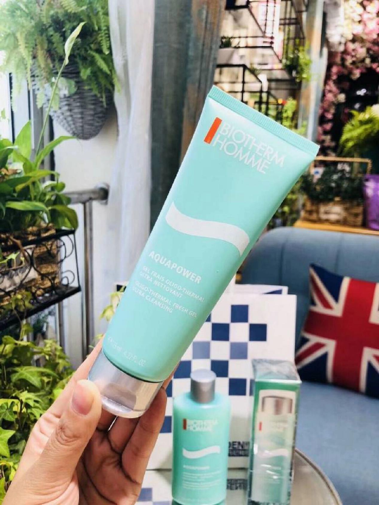 皮肤干燥用哪款男士洗面奶好,温和保湿用什么男士洗面奶