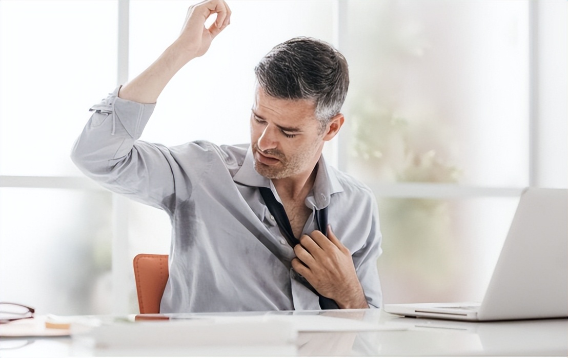 颈部以上爱出汗是什么阳虚,头发颈部老出汗是怎么回事