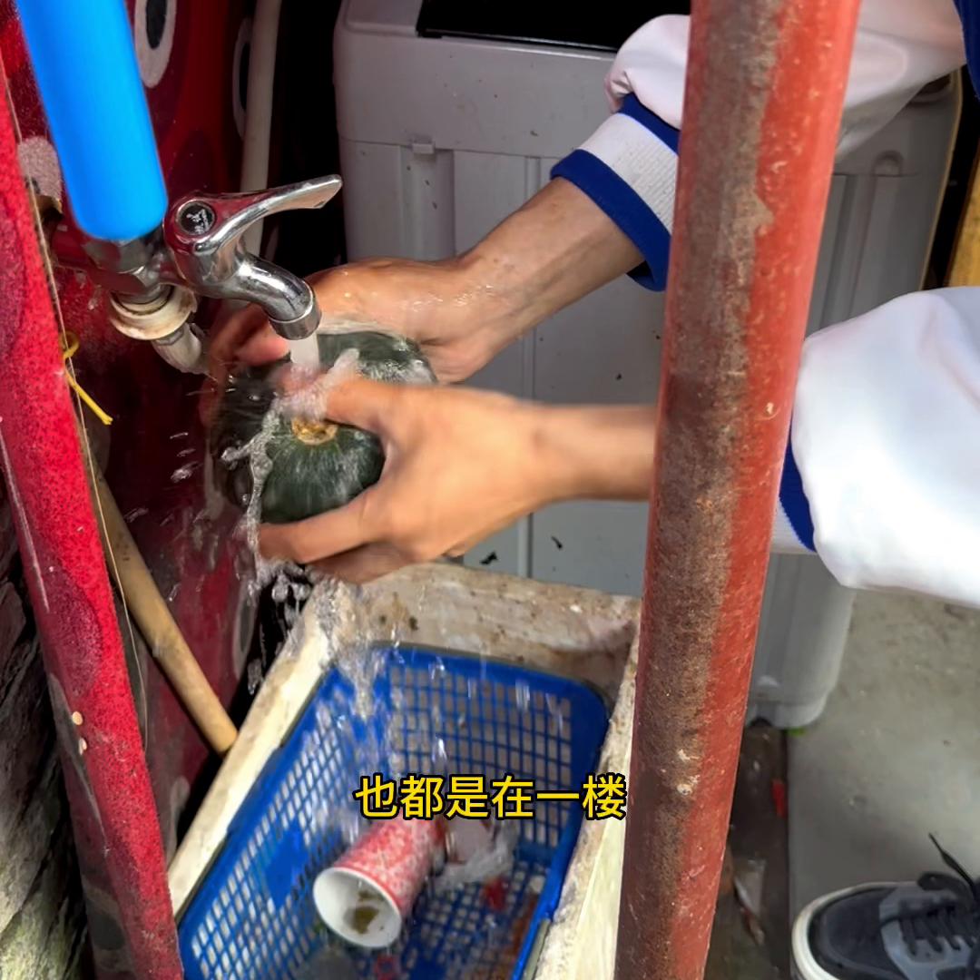 过几天回家店铺的事情暂时告一段落了，之后烤肠给老妈接收...