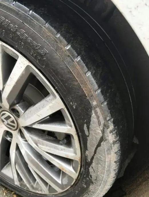 怎么看汽车轮胎耐磨程度,汽车轮胎买耐磨的好还是静音的好