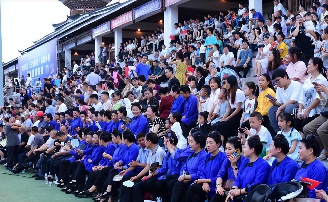 吃海参的踢得没吃折耳根的精彩，村超火爆招来足协“学习、考察”