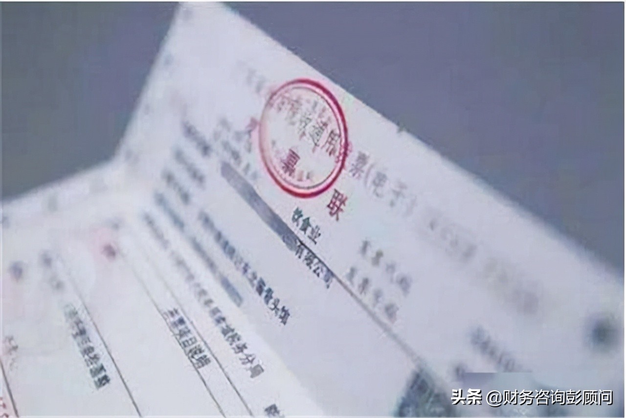 发票跨月冲红后重开怎么申报,跨月发票红冲又重新开票怎么操作