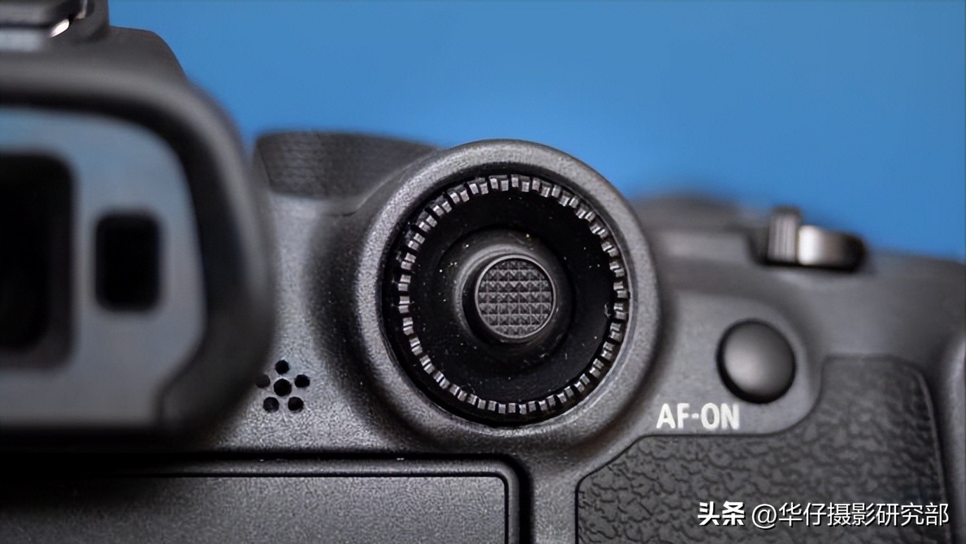 佳能r7与索尼a6400,佳能微单r7和r6哪个级别高些