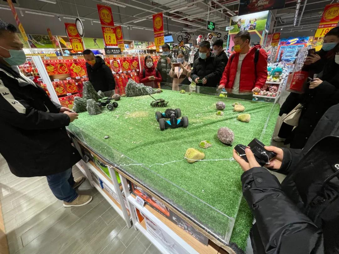 它造了个零售新物种，新品牌抢着入驻