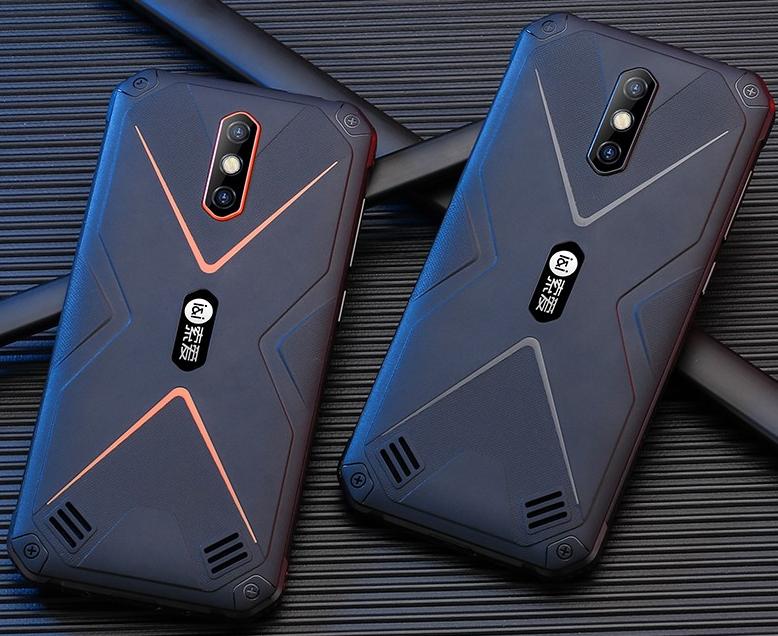 应采儿夫妇代言索爱：8000毫安+三防手机，仅789元