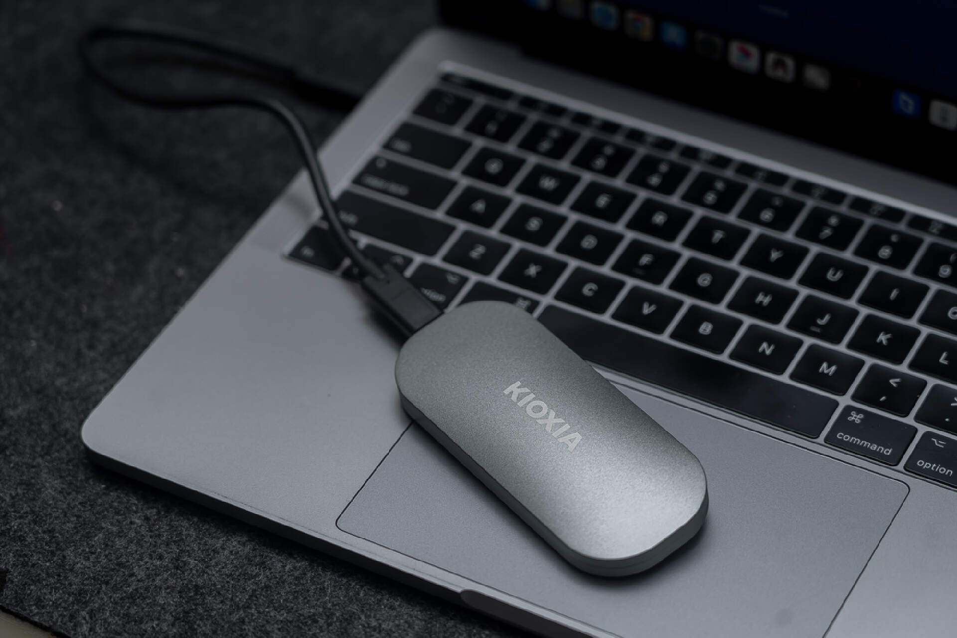 机械硬盘的读写速度比固态少多少,sata铠侠固态硬盘跑分