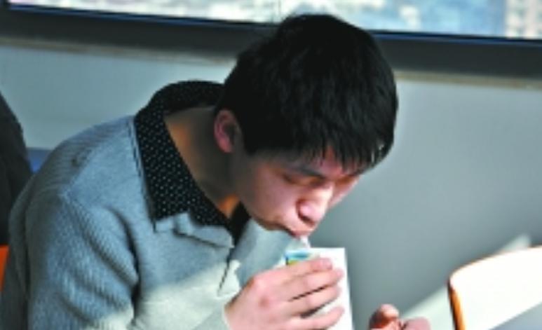 当年，那个2岁确诊脑瘫，10岁才读一年级的山西男孩，后来怎样了