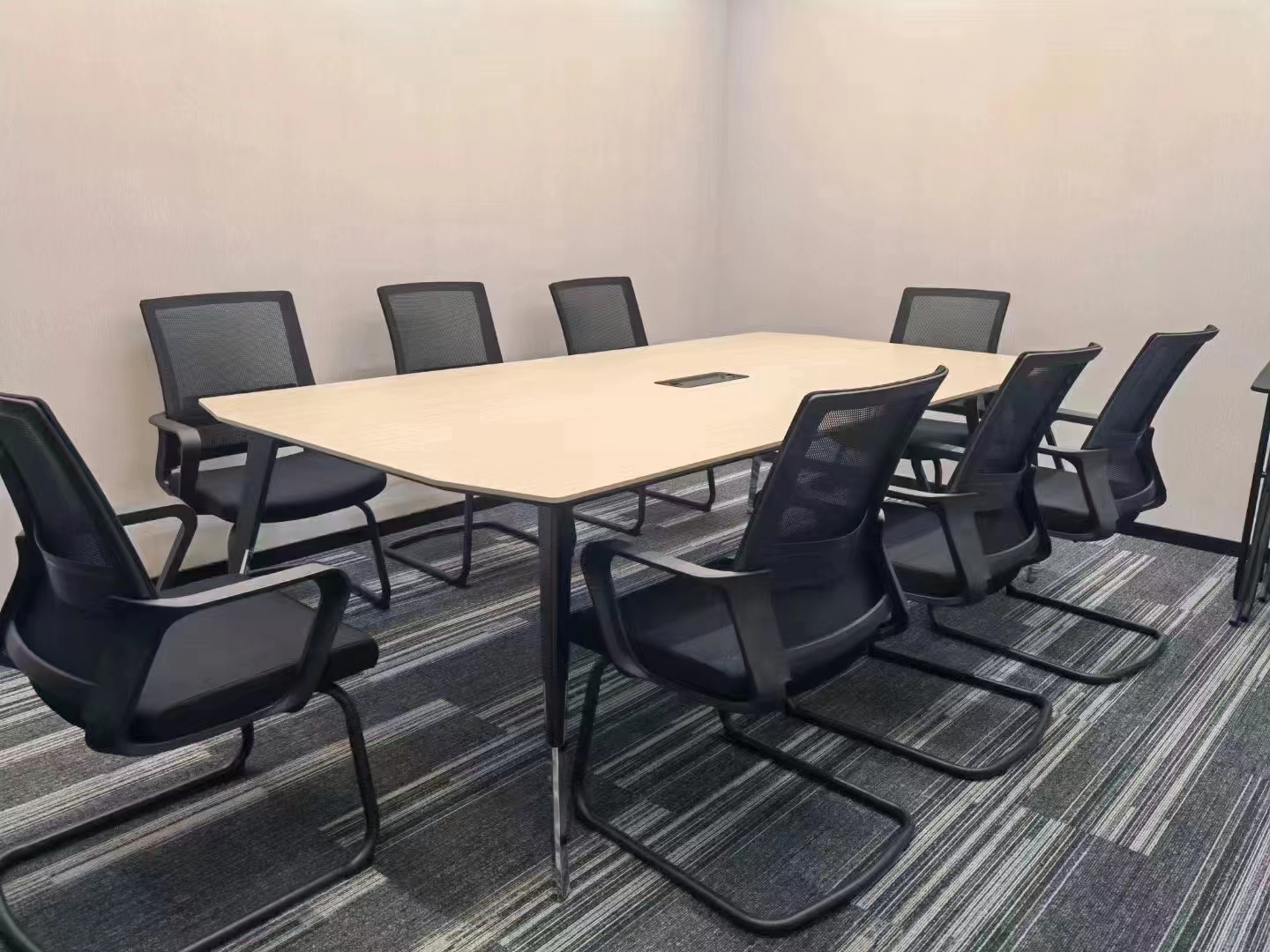 众星二手办公家具捍卫办公环境健康，引领绿色办公新潮流！