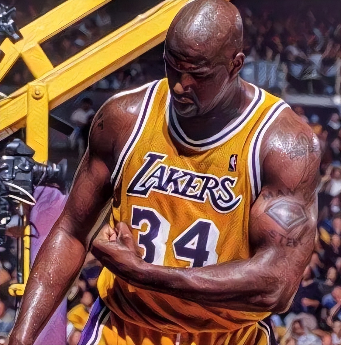 nba球衣穿出紧身衣,nba球员为什么穿紧身球衣