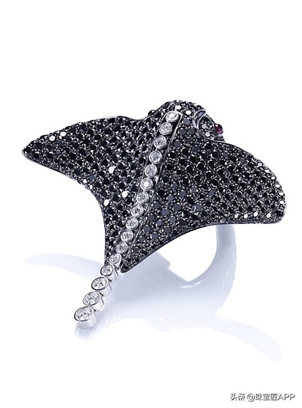 天价钻石拍卖,天价钻石被隐藏富豪拍下