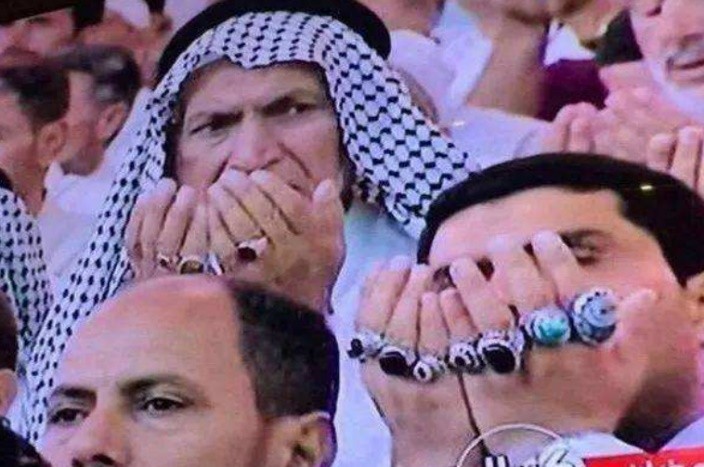 足球名将卡卡现状,巴西金童卡卡退役视频