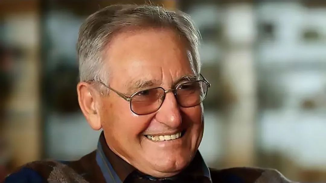 黑洞的质量与太阳相比,黑洞的性质与效应