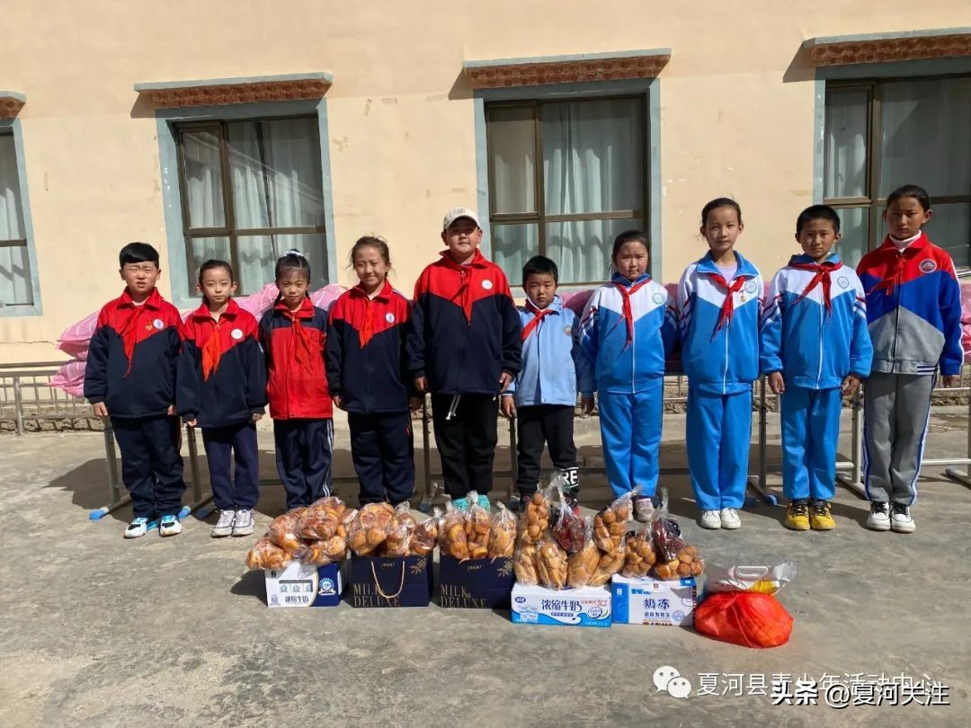 倡孝扬善敬老爱老志愿服务项目,助残爱心义卖传递爱与感恩