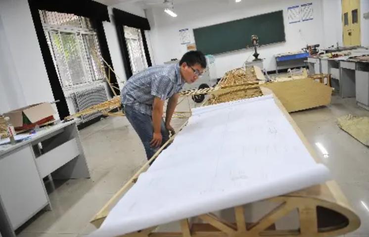 大学生自制飞机起飞,大学生自制轻型飞机