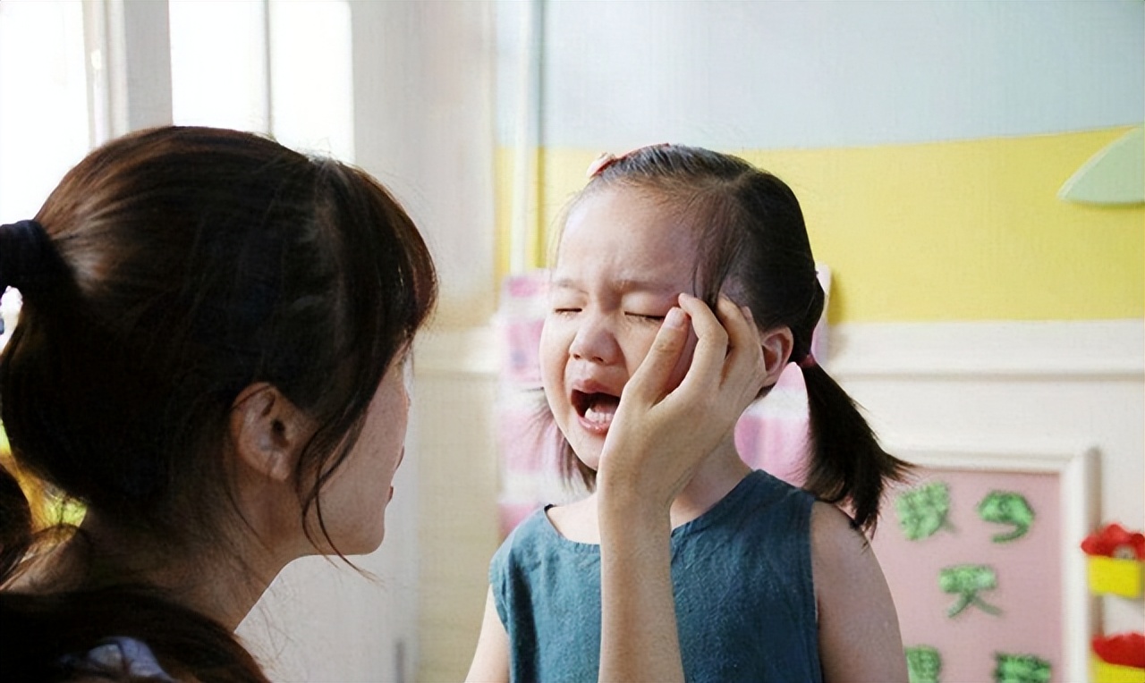 2岁宝宝爱黏妈妈怎么办,两岁宝宝突然特别黏妈妈怎么办