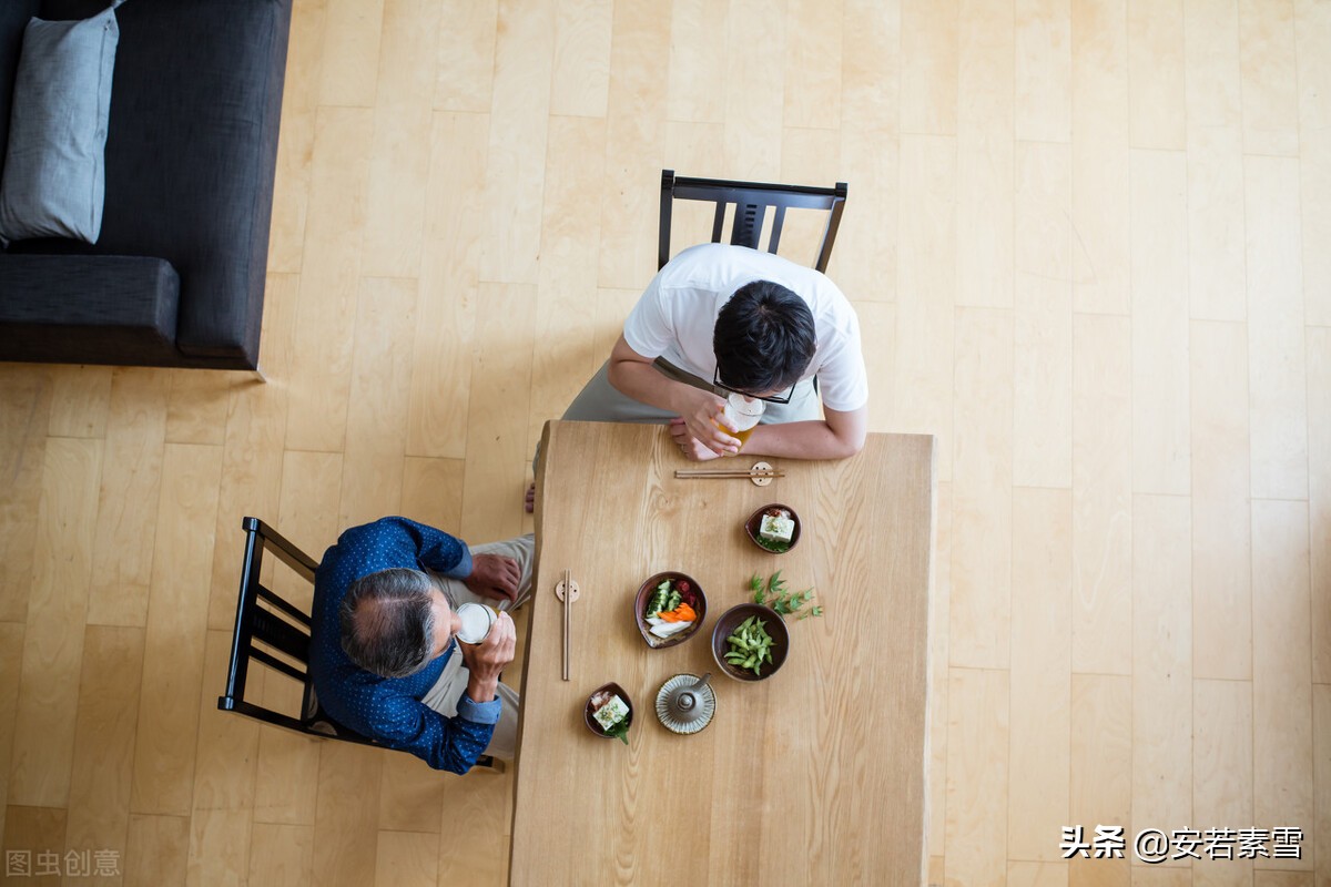 45岁的男人哭了,35岁的男人深夜哭了