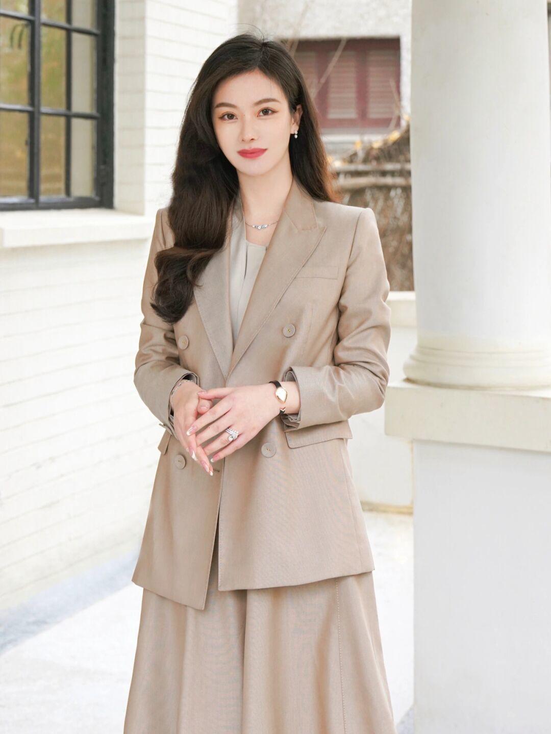 上班时西装怎么搭配穿出高级感,干练利落的西装穿搭