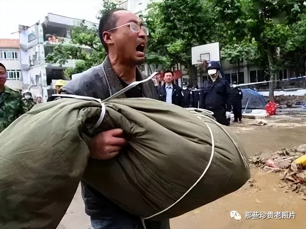 汶川有哪些瞬间让人泪流满面,回首汶川我们依然泪流满面