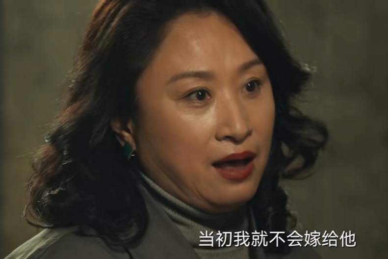 《风吹半夏》看到裘毕正翻脸，才懂谢金宝为何与冯遇“闪婚闪离”