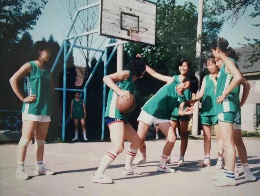 张家口：老探机厂篮球队