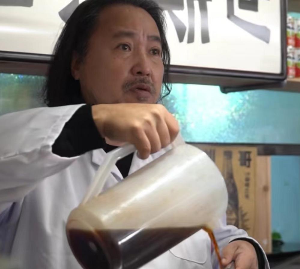 港星卖鱼蛋,2位港星在广东摆摊卖鱼蛋