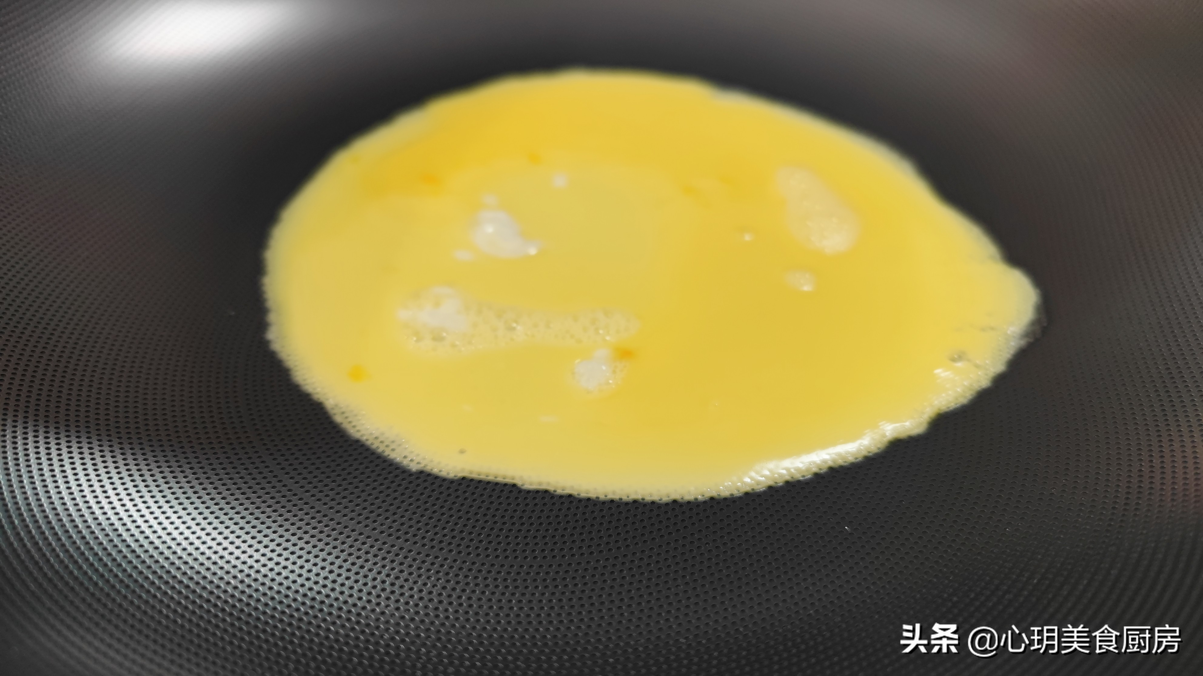 铁锅什么涂层好用不粘锅,无涂层铁锅很容易粘锅吗