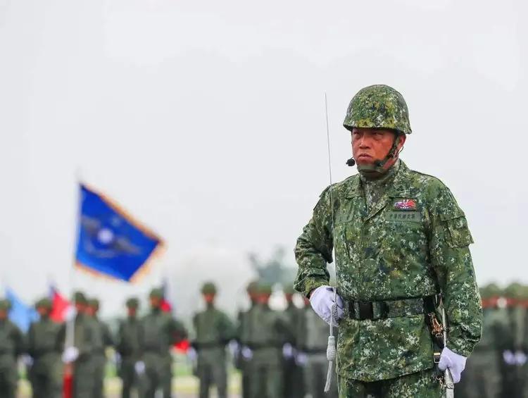 若台海“统一”,20多万的台军该如何处理,收编还是就地解散呢?