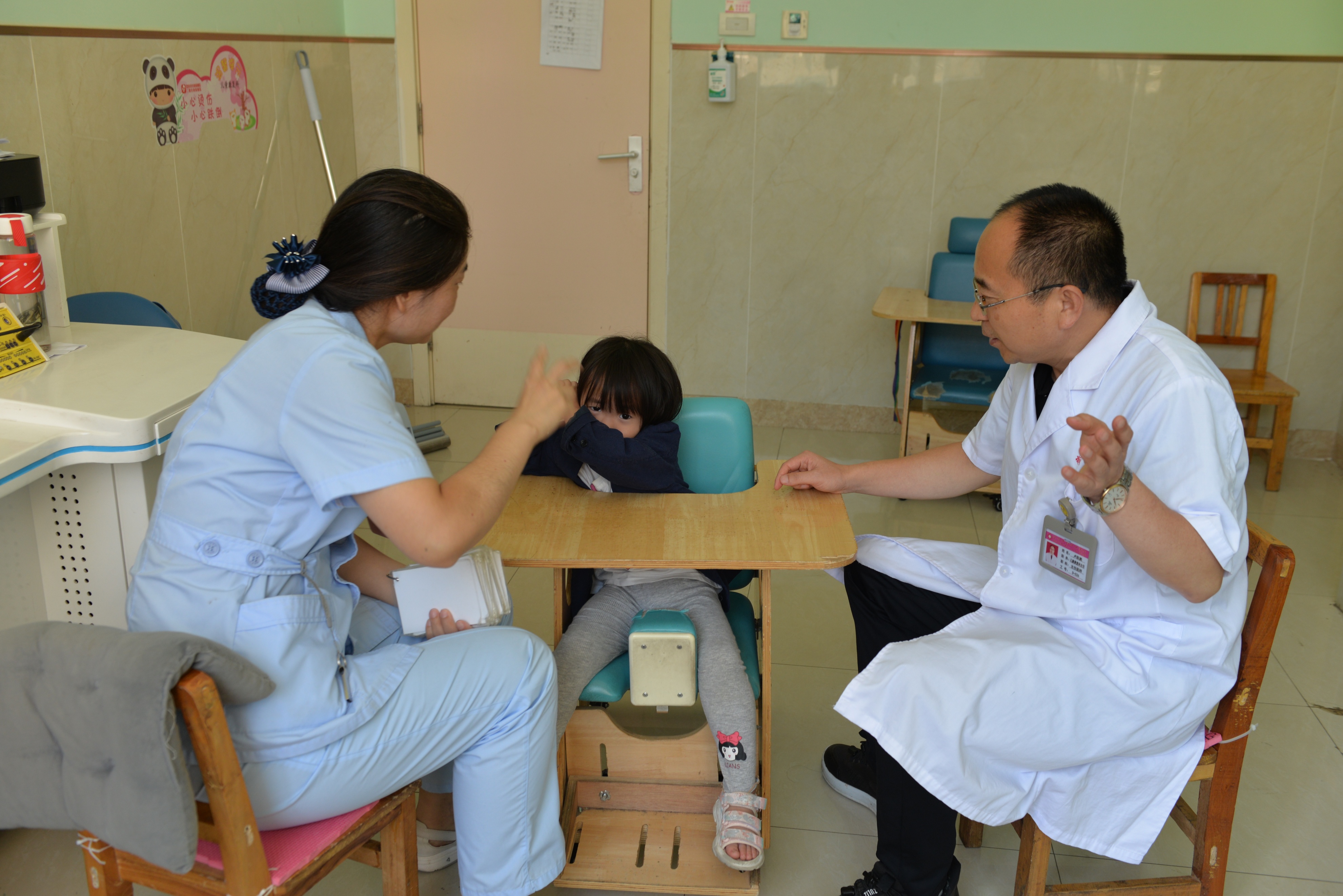 【名医风采】卢跃鹏：康复患儿的守护天使