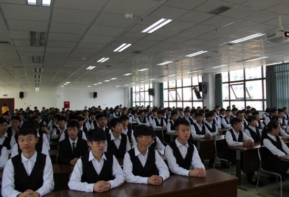 初中生去职业中专选哪个专业好,中考完去职校选啥专业