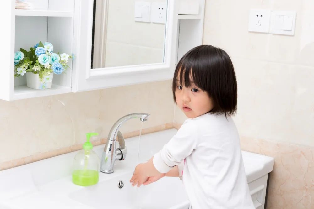 小孩的舌头出现小红点点,小儿舌头的各种症状如何解决