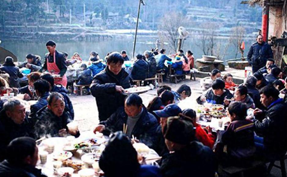 大妈被儿媳百般刁难,老人被女儿女婿嫌弃怎么办