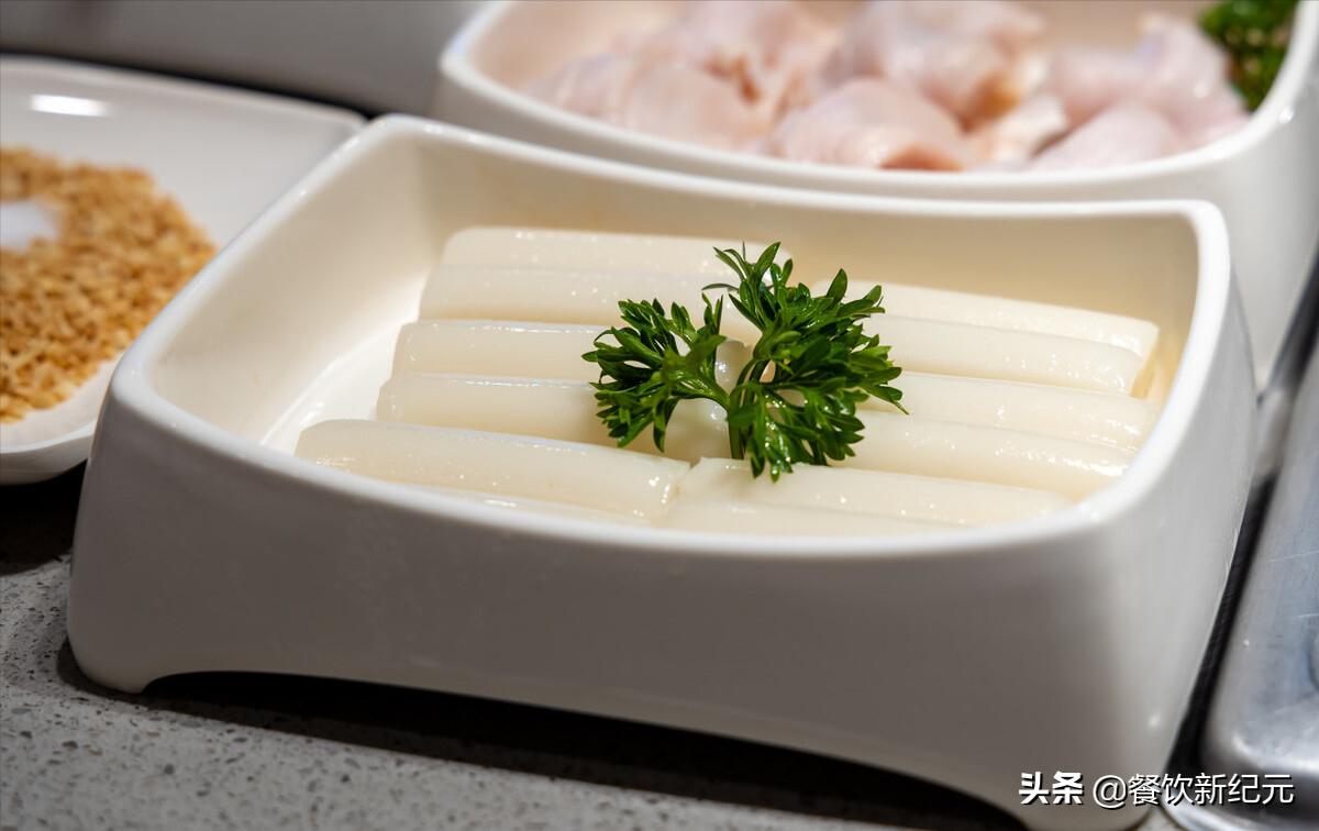 中国小伙请芬兰人吃火锅,韩国小伙来中国吃美食