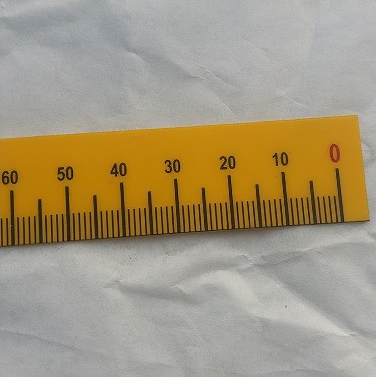 女大学生抱怨父母偷喝矿泉水,女大学生买了一箱矿泉水