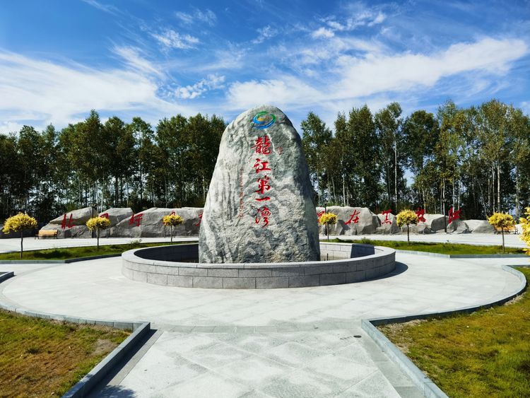 龙江县龙江第一湾,龙江第一湾山顶全貌