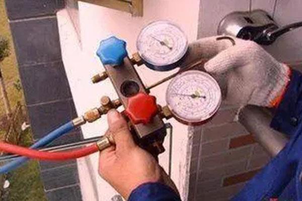 空调怎么加氟可以自己加吗,空调加氟是开机加还是关机加