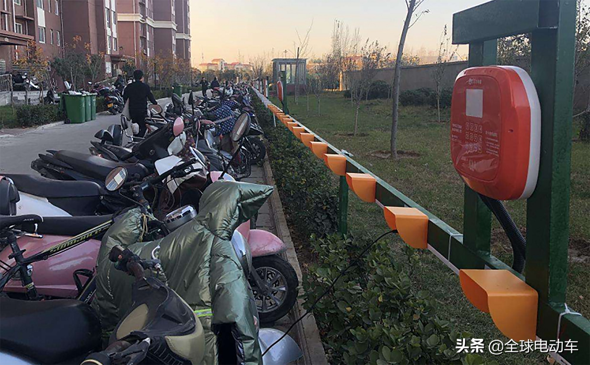 电动车电池充不满怎么修复视频,电动车电瓶亏电充不进电怎么修复