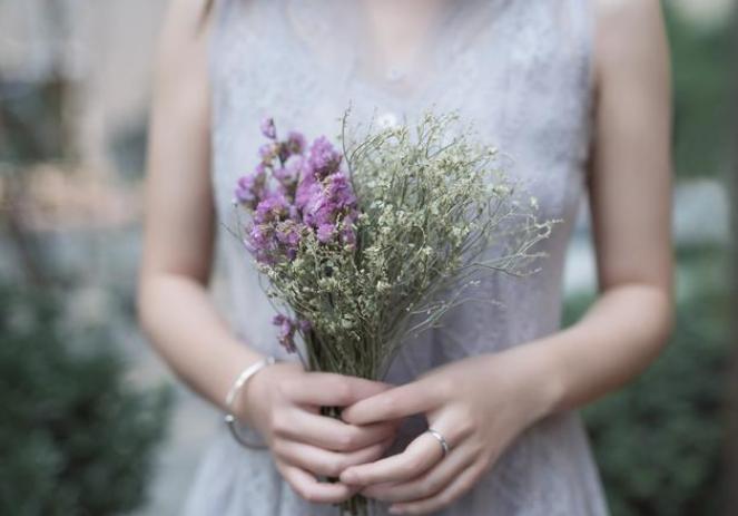 人总是在最困难的时候才认清自己,人在最难的时候怎么度过