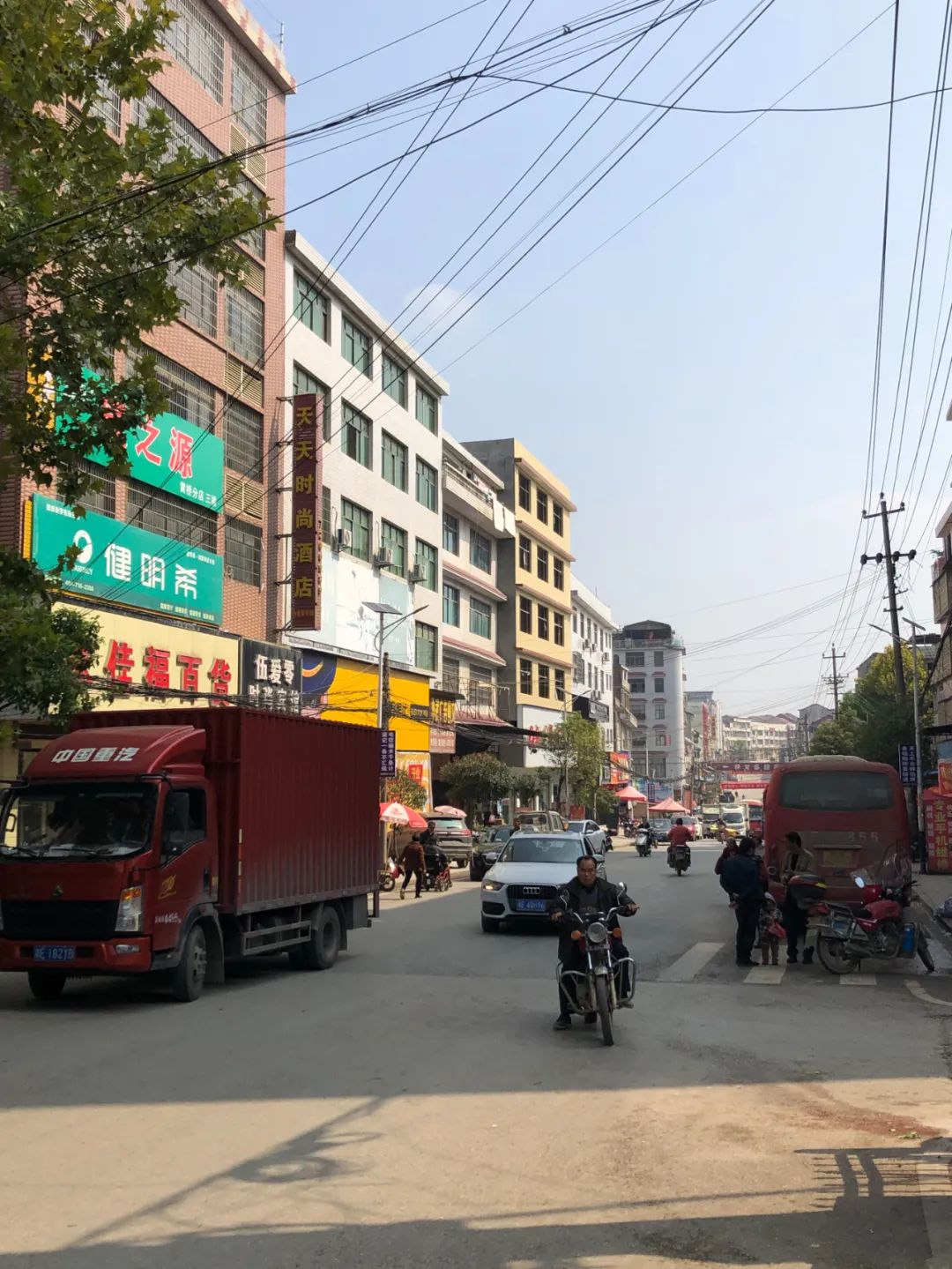 6个“走失”又归来的少年：和网恋对象频繁“出走”，为打游戏离家一个多月，回家后被送进特殊学校封闭管理