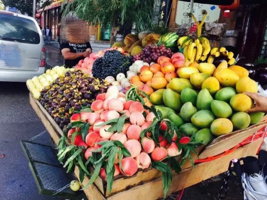 卖水果小贩能挣多少钱,北京一个水果摊一年能挣多少钱