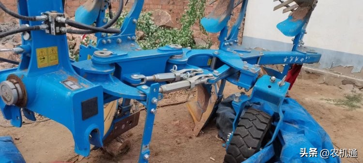 二手龙丰550翻转犁出售,龙丰翻转犁二手