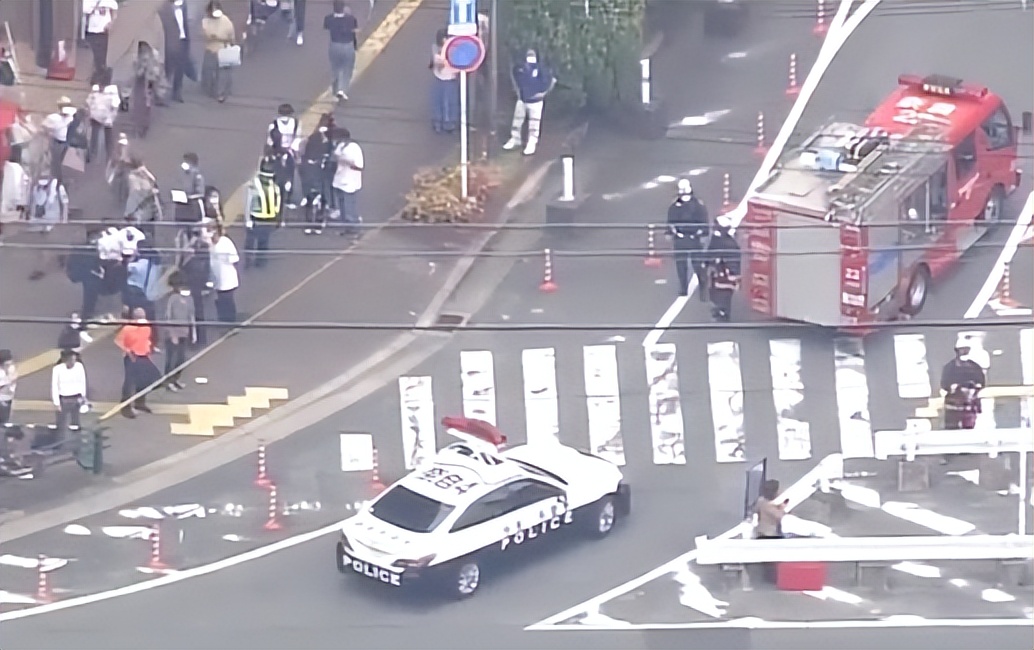 安倍遇刺现场保镖举动引关注,安倍遇刺新闻评述