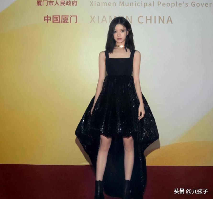 争奇斗艳红毯秀,惊艳亮相金鸡红毯