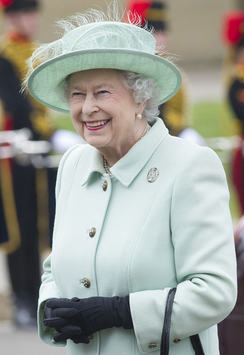 英女王服装搭配图片,英女王穿搭